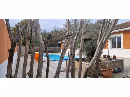 belle maison p.p avec garage double  piscine  terrasses et j