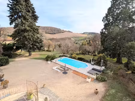 busséol château du xviiie siècle au coeur d'un domaine de p