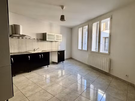 à louer maison individuelle au coeur de lambesc