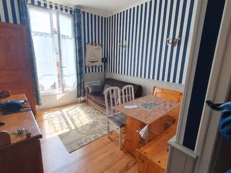 meublé à 50m de la mer