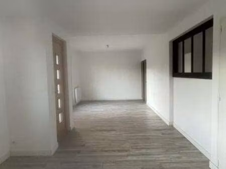 location maison à saint-philbert-de-grand-lieu (44310) : à louer / 102m² saint-philbert-de