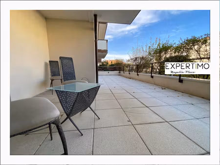 terrasse au calme de 36 m2 au centre ville de chassieu