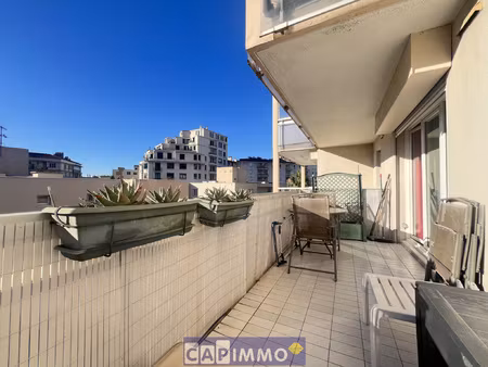 t4 toulon proche centre terrasse