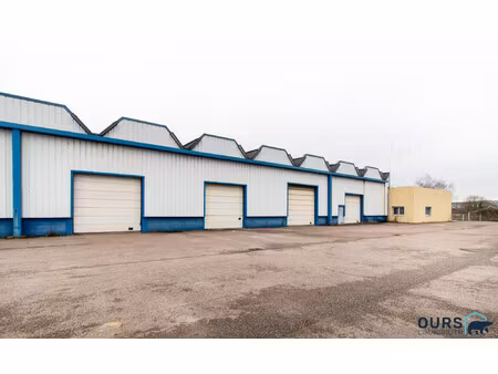 entrepôts de 2 500 m² + 885 m² de bureaux sur terrain de 7 22