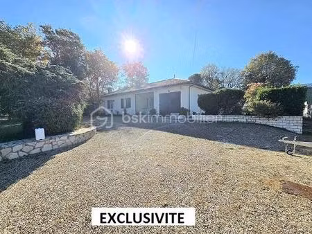 maison de 187 m2 sur un terrain de plus de 2 hectares avec un etang  4 chambres et une pis