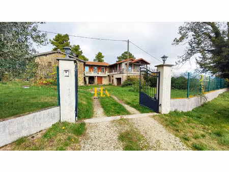 corps de ferme 100 m² avec dépendances à saint-bardoux