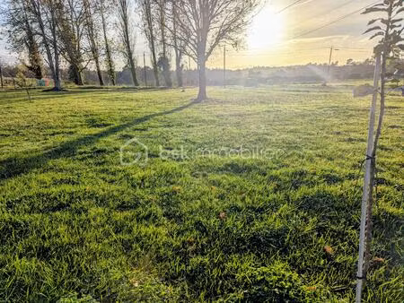 terrain de 1 237 m² à neuvicq