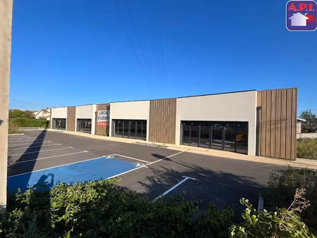 location locaux professionnels 100 m² à la tour-du-crieu (09100)  800 €