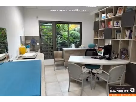 location locaux professionnels 6 pièces 155 m² à l'etang sale (97427)  4 995 €