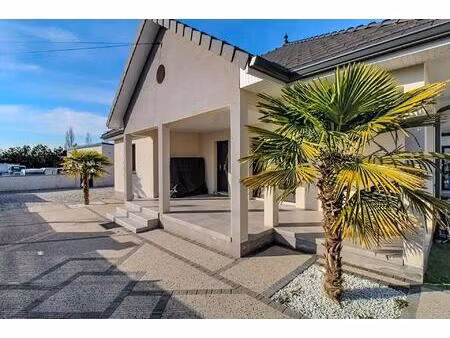 pavillon récent avec piscine et accès rapide rcea