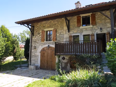 ferme rénovée à chevrier / 7 pièces / 168 m2