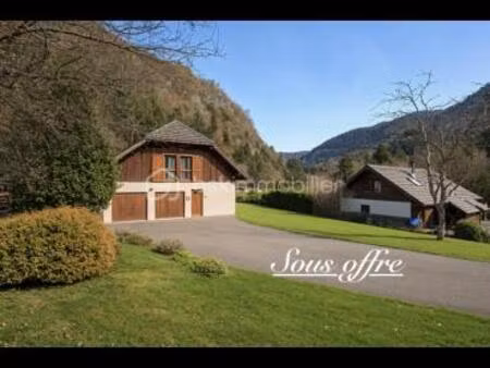 maison familiale avec jardin et garage