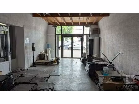 local commercial avec extérieur