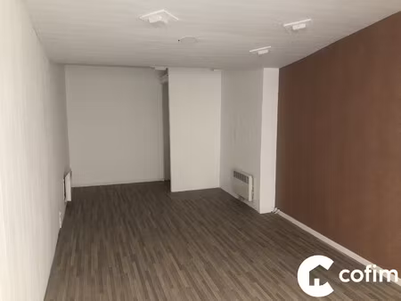 local avec vitrine 22 m2 - pau quartier des halles