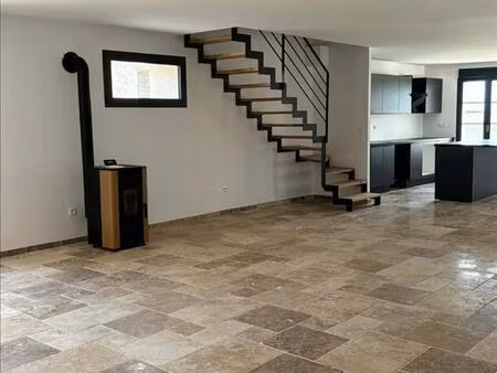 maison - 140 m2 - 4 pièces - non meublé