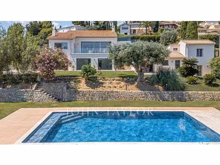 villa rénovée vue mer - proche cannes