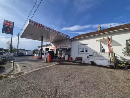 ensemble immobilier composé d'une maison  de 2 appartements et d'un fonds de commerce stat