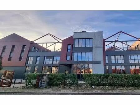 location local professionnel 1 459m² dardilly 69570