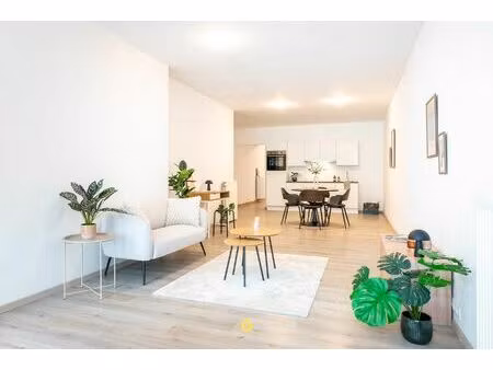 ruim pand met glv app en duplex app met 2 à 3 slk's en terras