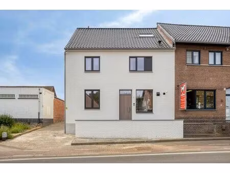 recent gerenoveerd en energiezuinig duplex-appartement met 3 slaapkamers in oudsbergen