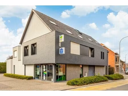 goed gelegen kantoorruimte (circa 265m²) in het centrum van meer (hoogstraten) met parking