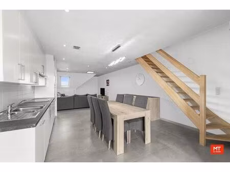 instapklaar appartement met 2 slaapkamers en zuidgericht terras te koop in het centrum van