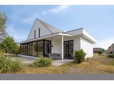 te renoveren laagbouwvilla met verzicht in rustige straat