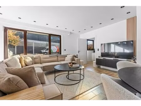 recent gerenoveerd appartement met 2 slaapkamers in centrum beringen met parkeerplaats