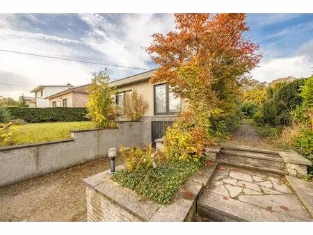 te renoveren bel-etagewoning met veel potentieel!