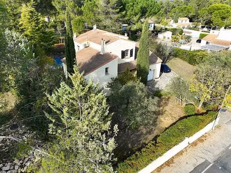 villa traditionnelle avec piscine sur 1 792 m² - secteur prisé aux portes de montpellier