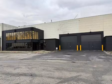 strategisch gelegen magazijn in de haven van antwerpen