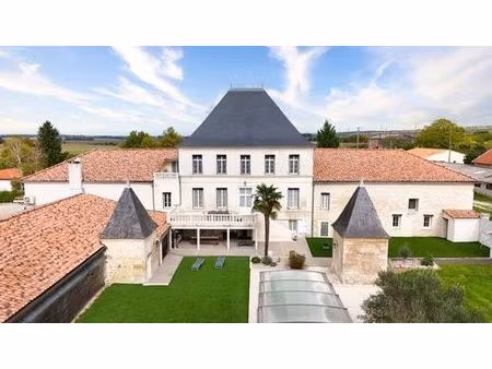 maison de luxe 37 chambres en vente roullet-saint-estèphe  nouvelle-aquitaine