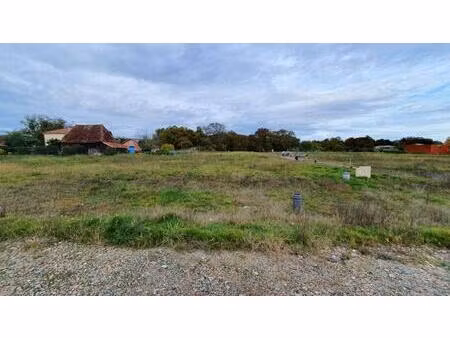 au calme  viabilisé  proche axe dax mont de marsan