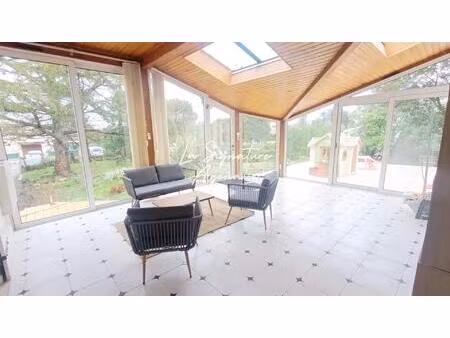 maison de plain-pied de 167 m2  2000 m2 de terrain arboré