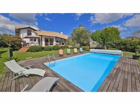 charmante maison au calme avec piscine