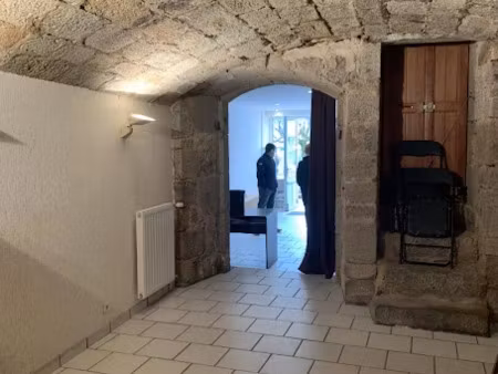 location locaux professionnels 40 m² à laroquebrou (15150)  190 €