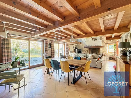 authentique maison en pierre de 1770 entièrement rénovée.