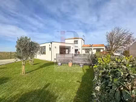 vente maison 6 pièces 170 m² à yves (17340)  499 200 €