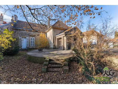 jouy aux arches demeure à rénover de 427 m² sur un terrain clos de 24 ares