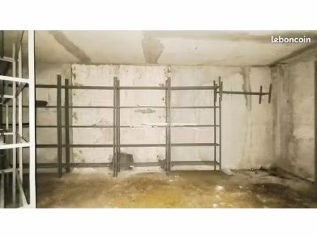 cave de 15 30 m²  4ème sous sol dans immeuble de standing sécurisé gardien et code  années