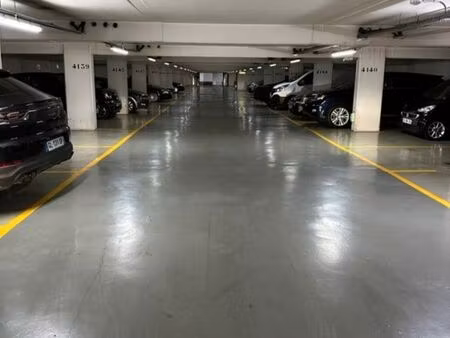 place de parking - champs-élysées 75008