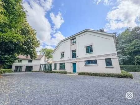 kraainem: superbe villa transformée en bureaux