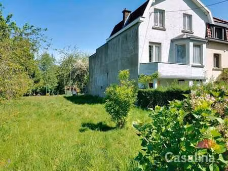 un magnifique terrain à bâtir à proximité de place dumont