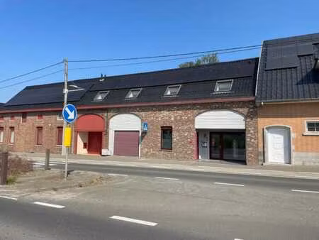 appartement et espace commercial