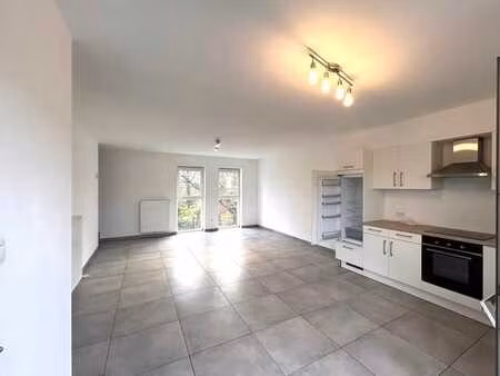 ?a louer - agréable maison 3 façades à florenville ?