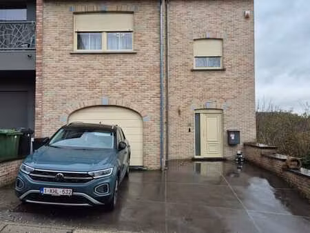 maison en très bon état  quartier résidentiel.