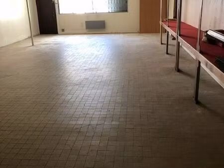 local à louer de 150m2 avec grand parking