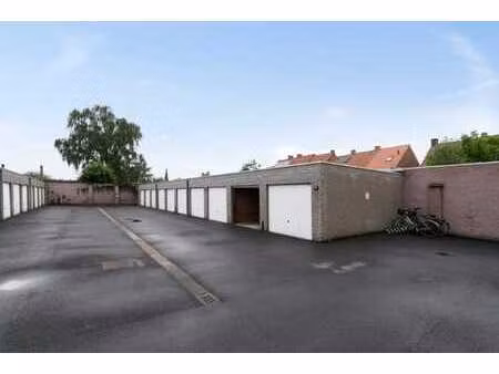 garage te huur met centrale ligging.