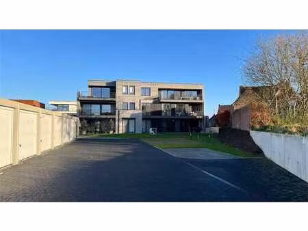 autostaanplaats te koop in centrum zwevezele