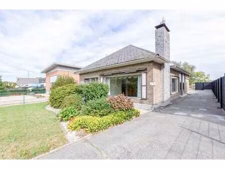 praktische bungalow met werkplaats en weiland van 3.059 m²